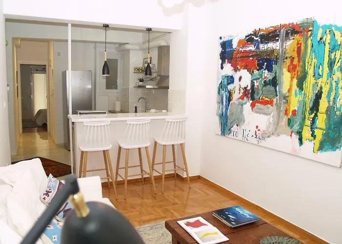 A Refreshed & Rich In Details Apartment In Piraeus