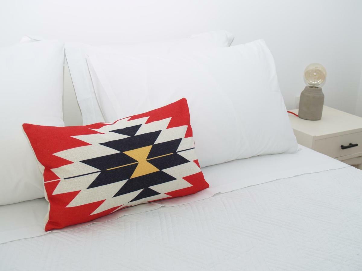 Appartamento A Refreshed & Rich In Details In Pireo